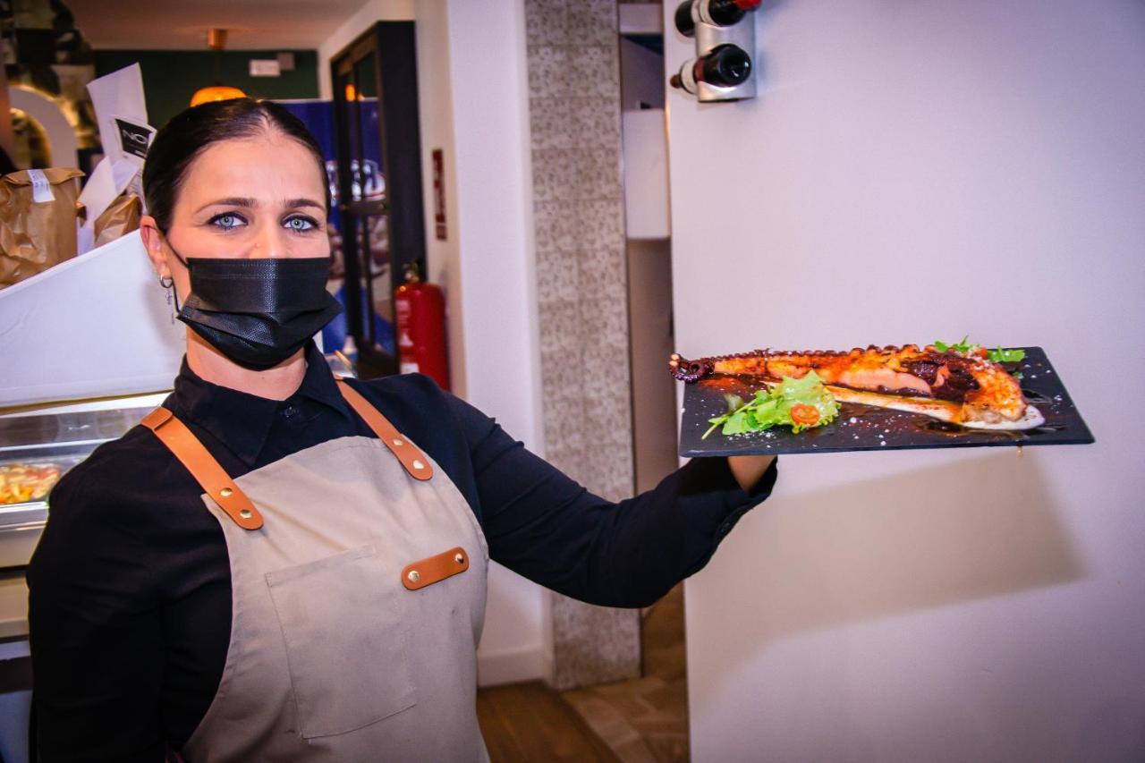 Novo Apartahotel & Restaurante Las Cabezas de San Juan Ngoại thất bức ảnh